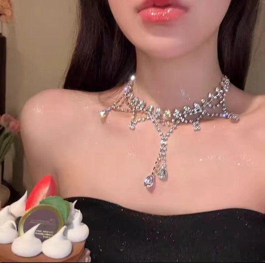 Collier en diamants d'eau, design haut de gamme, 2025