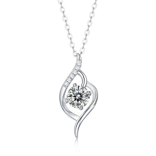 Un magnifique collier pendentif en diamant de luxe de la ville serti d'ornements en argent et diamants Mosan
