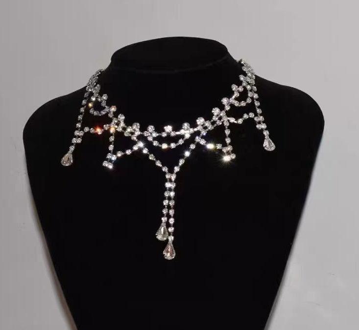 Collier en diamants d'eau, design haut de gamme, 2025