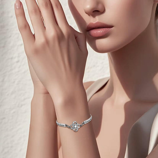 Bracelet en argent sur le thème de l'amitié entre sœurs